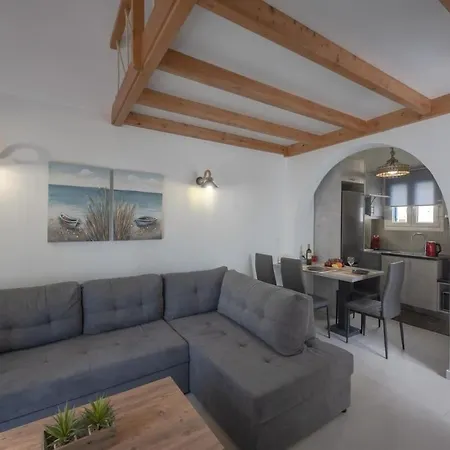 Apartment Seaward Kamári