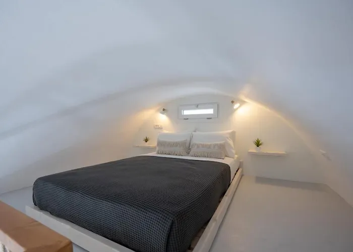 Seaward Kamari (Santorini)