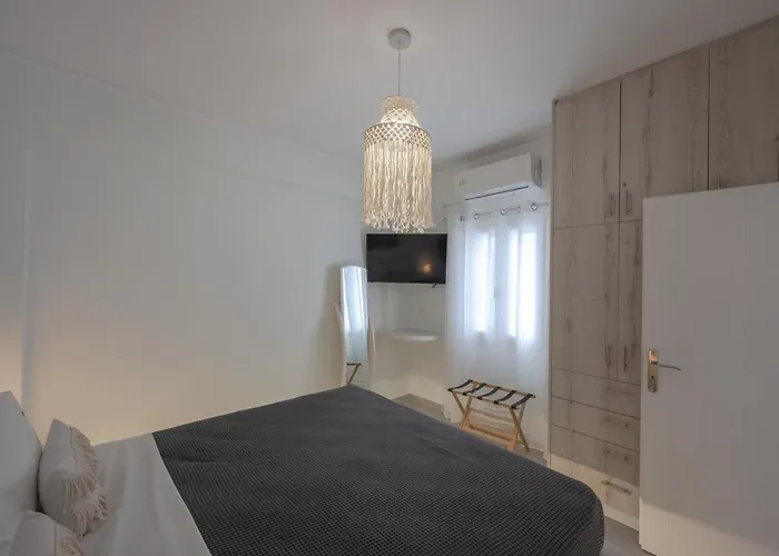 Seaward Kamari (Santorini)