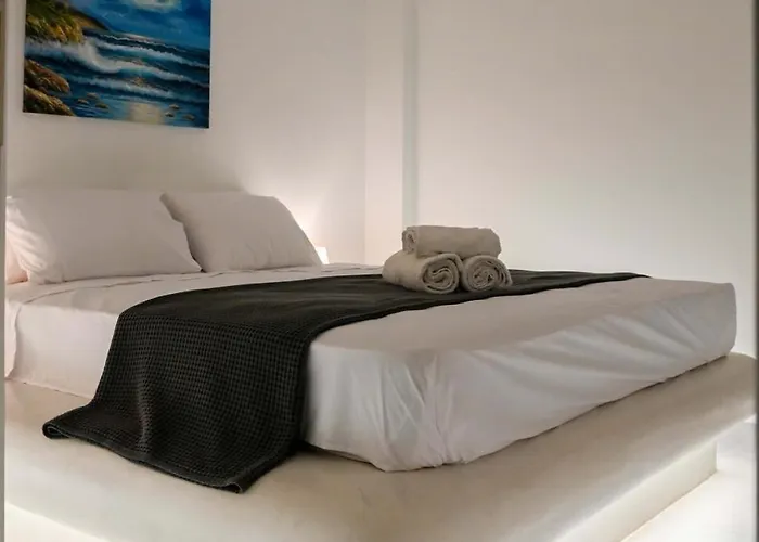 Seaward * Kamari (Santorini)